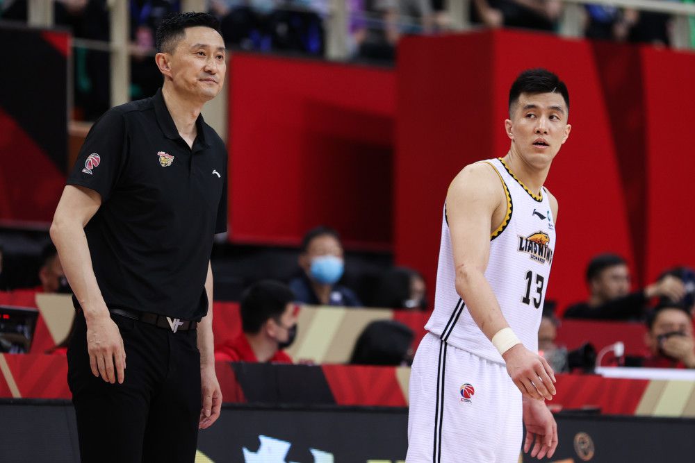 湖人迎来三连胜升至西区第四 距离第二仅差0.5个胜场NBA季中锦标赛半决赛，湖人以133-89狂胜鹈鹕，杀进决赛将对阵步行者。